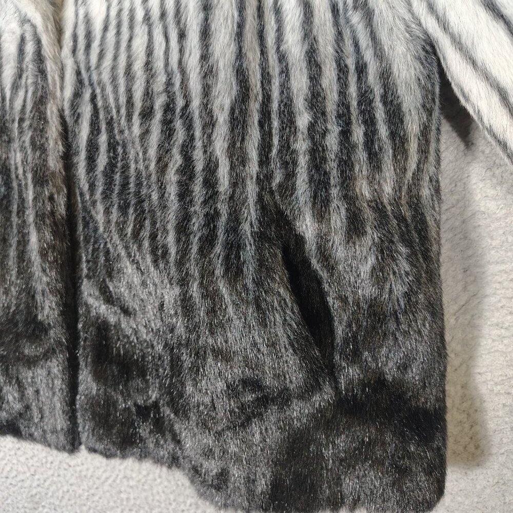 St. John Jacket Women's 12 Black White Striped Faux Fur Lined  Fuzzy Maximalist - Picture 9 of 13